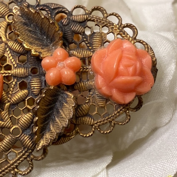 Vintage brooch w/gold filagree back/attached orange carved lucite flowers 2 3/4” - Picture 3 of 6